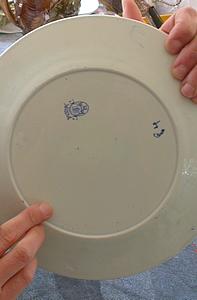 Blason assiette estampillée Gien