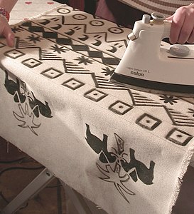 utiliser un fer à repasser pour fixer les couleurs