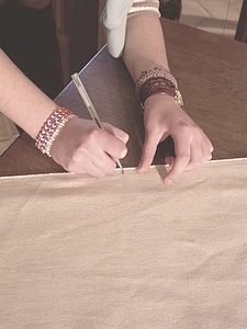 découpe des panneaux de tissu