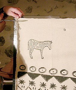 Découpez le surplus de tissu