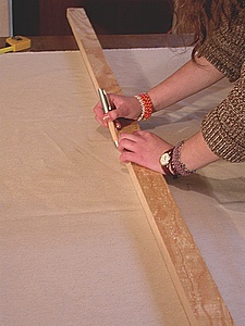 tracer les découpes sur le tissu